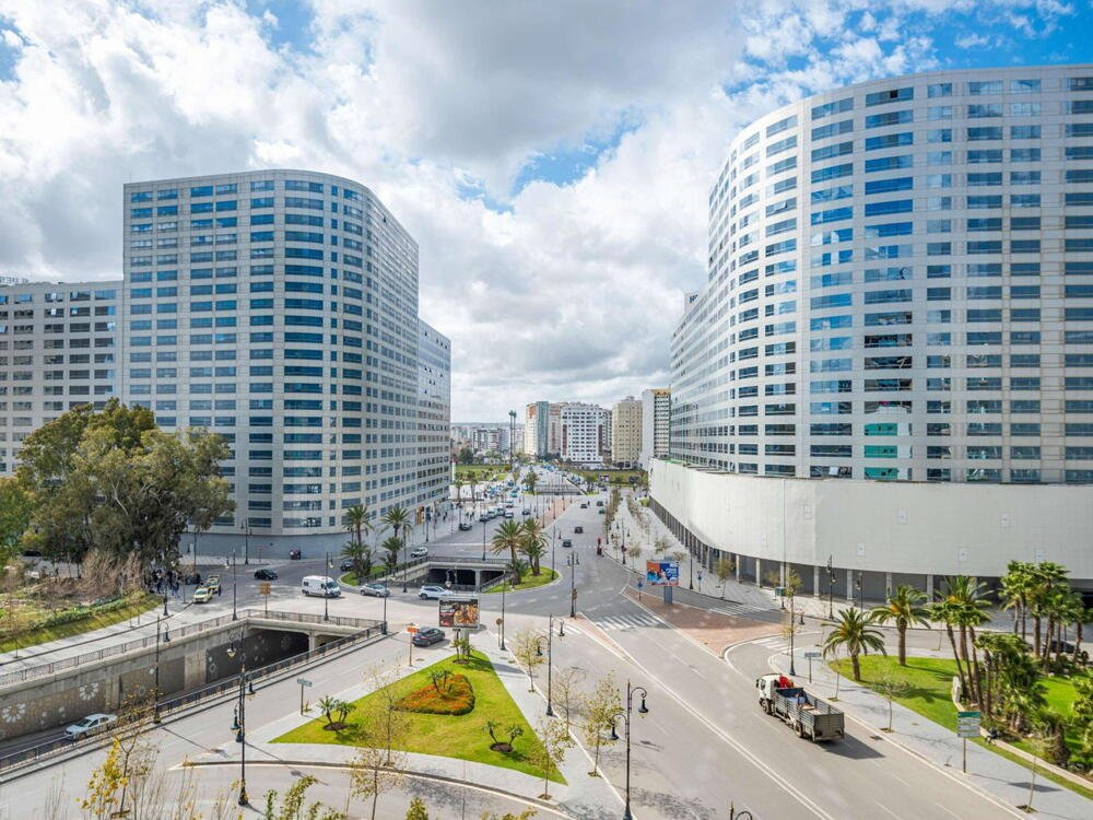 Quartier moderne de Tanger avec les bâtiments du centre-ville